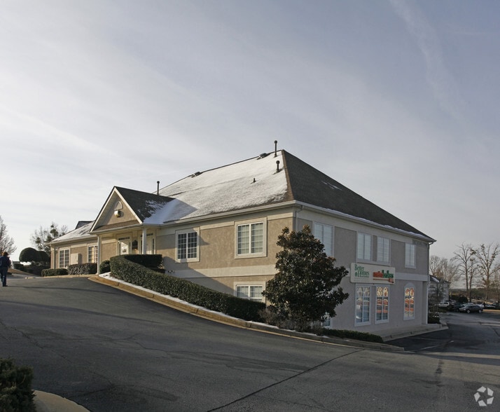 1215 Eagles Landing Pky, Stockbridge, GA to rent - Building Photo - Image 2 of 8