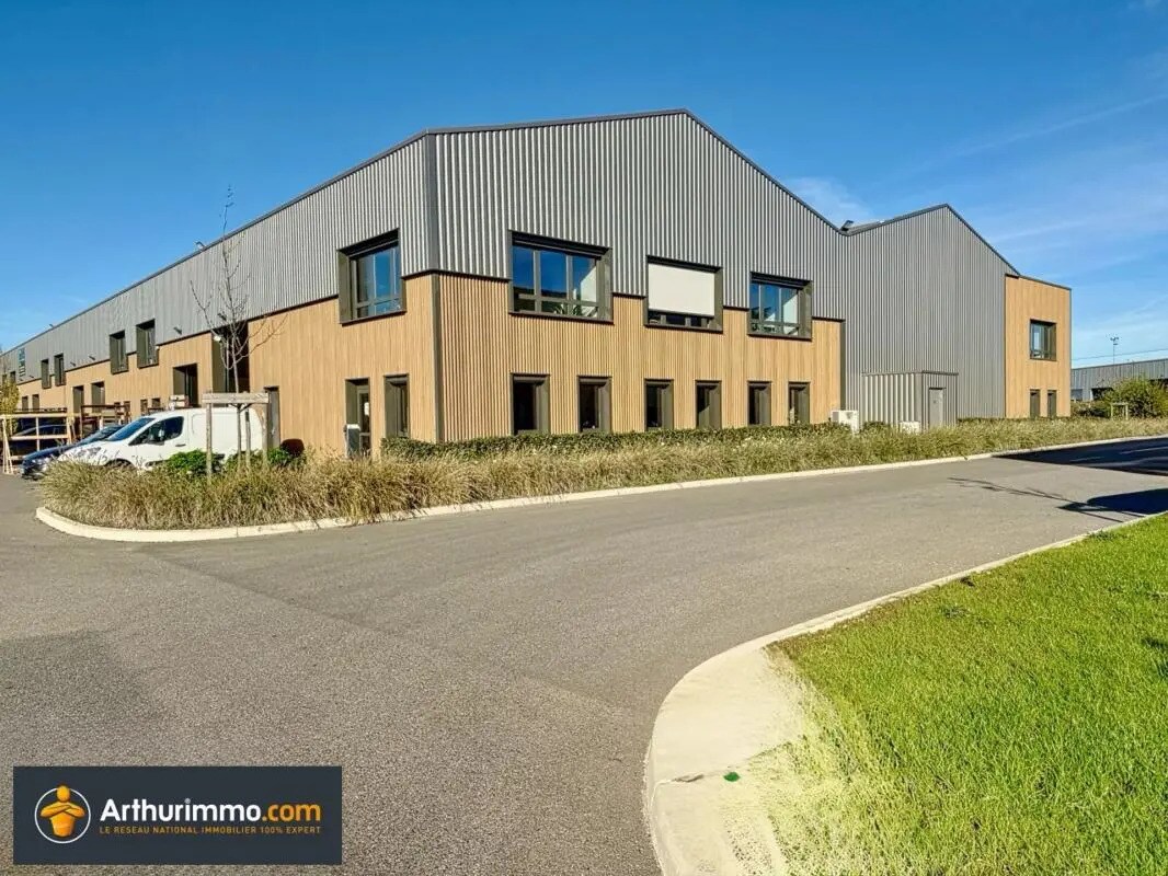 225 Avenue Des Marronniers, Bourgoin-Jallieu to rent Building Photo- Image 1 of 10