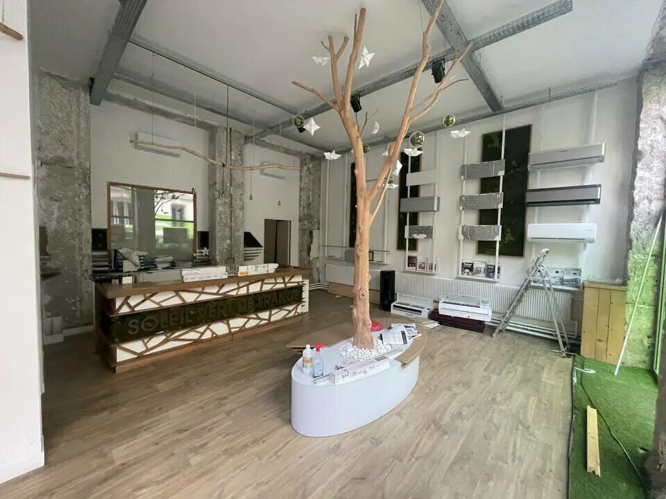 Office in Lyon for sale Building Photo- Image 1 of 9