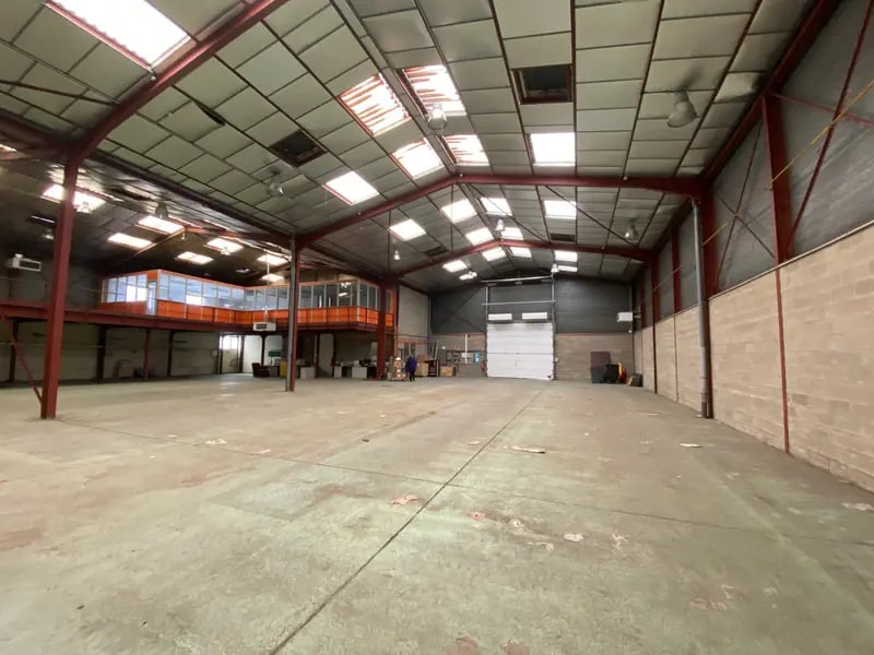 Location Local d'activités 1 391 m² - Photo 1