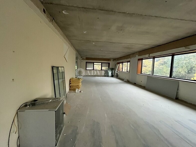 Office in Champs Sur Marne to rent - Interior Photo - Image 2 of 7