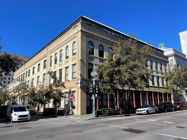 643 Magazine St, New Orleans, LA for rent - Building Photo - Image 1 of 9