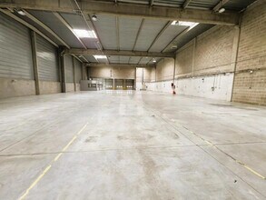 Light Industrial in Wissous to rent Interior Photo- Image 1 of 3