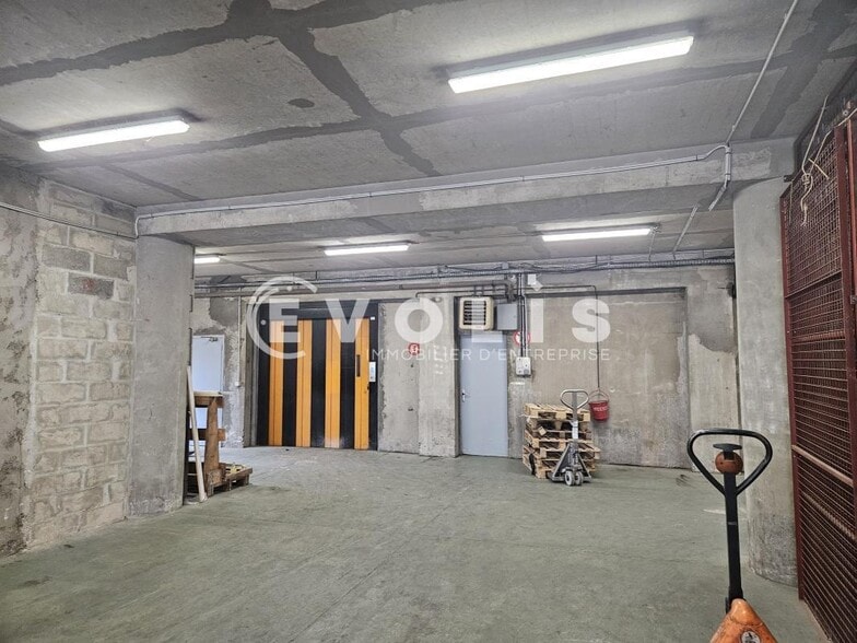 Light Industrial in Wissous to rent - Interior Photo - Image 3 of 22