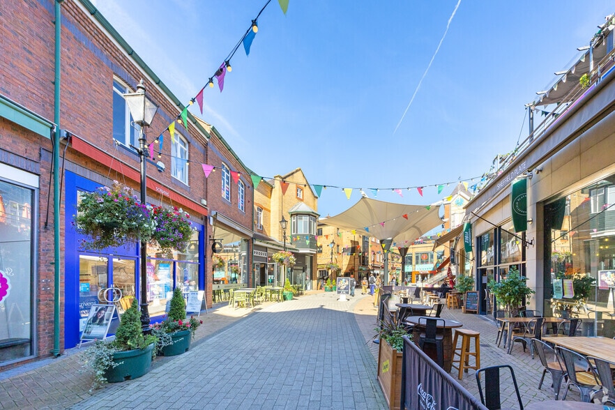 Orchard Sq, Sheffield to rent - Building Photo - Image 2 of 13