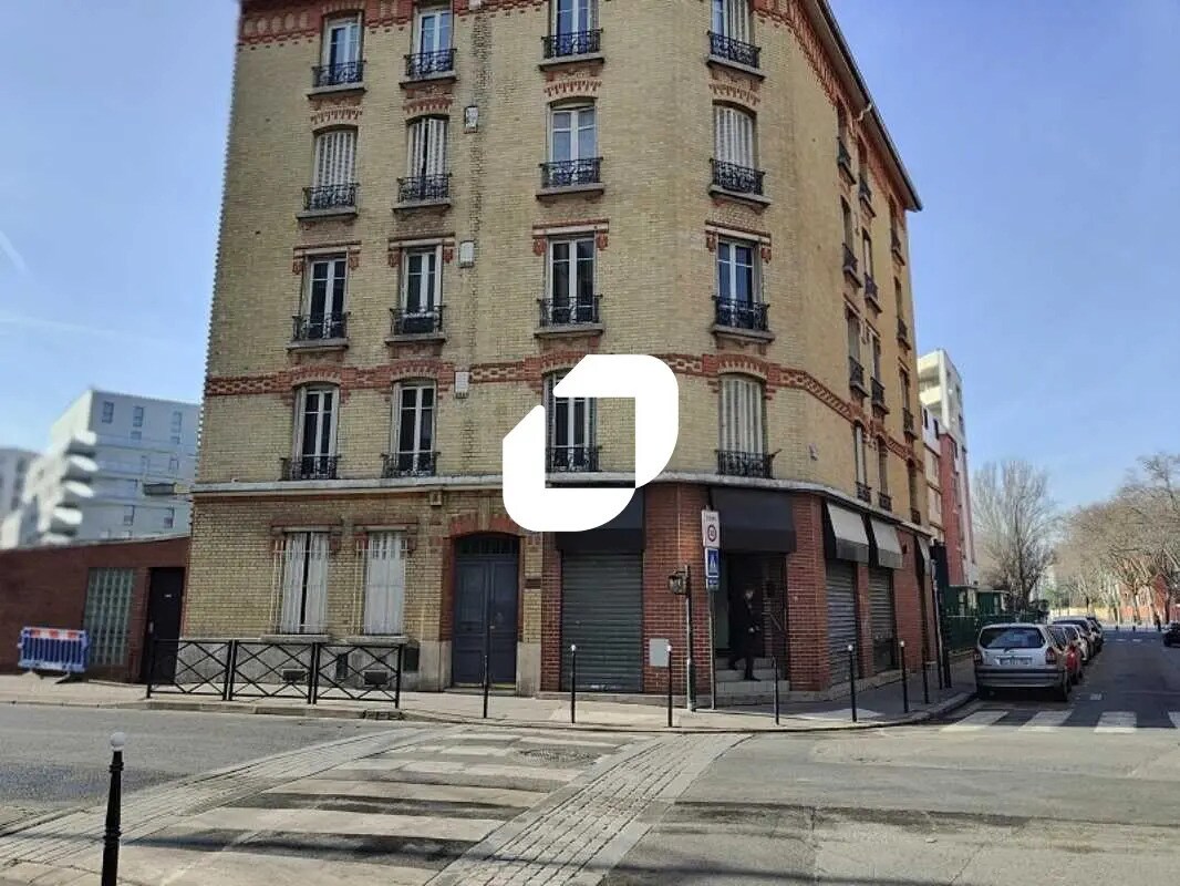 Office in Clichy to rent Building Photo- Image 1 of 7