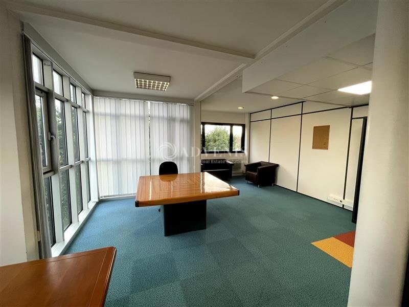 Office in Ferrières-en-Brie to rent Interior Photo- Image 1 of 8