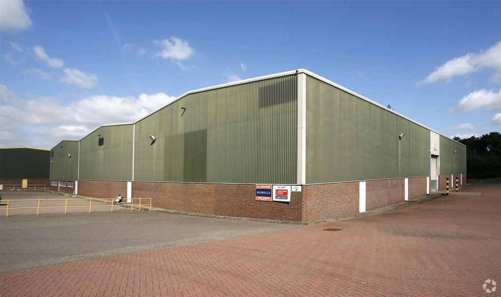 Sopwith Way, Daventry to rent - Primary Photo - Image 1 of 2