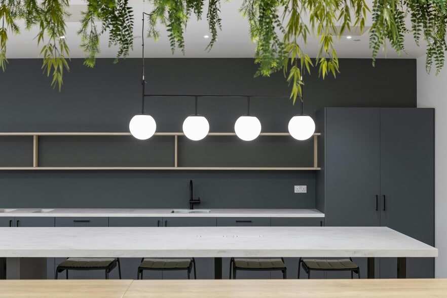 5 Forbury Rd, Reading to rent - Building Photo - Image 2 of 9