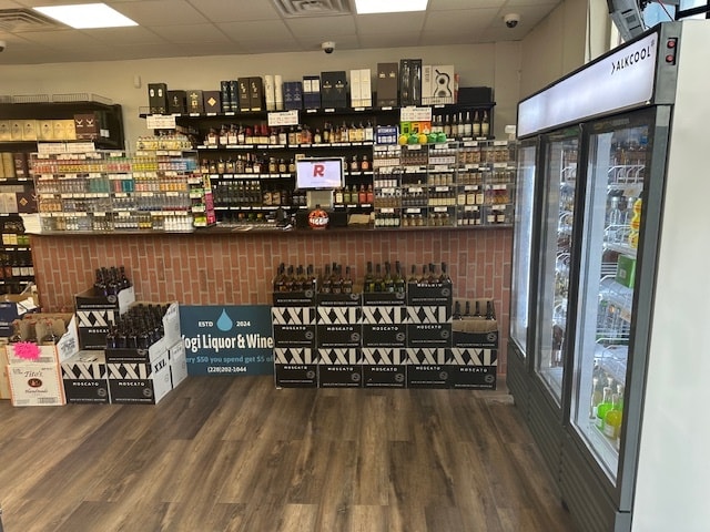 819 Us-90, Gautier, MS to rent - Interior Photo - Image 3 of 12