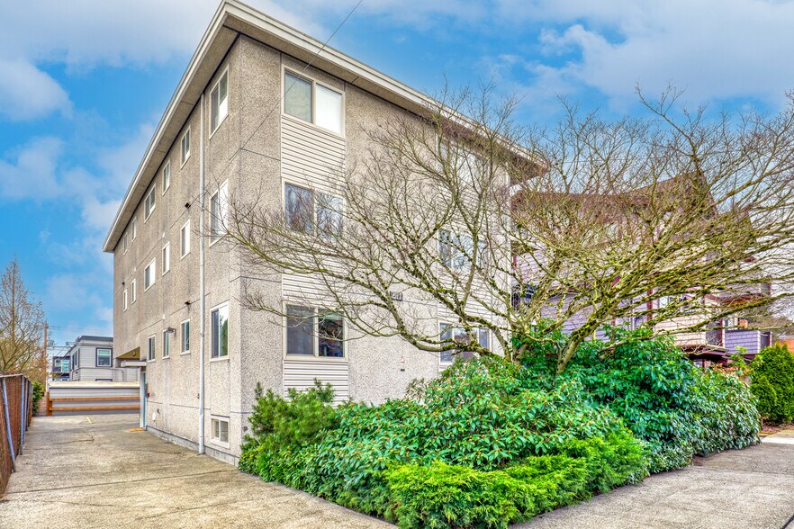 617 N 49th St, Seattle, WA for sale - Building Photo - Image 1 of 1