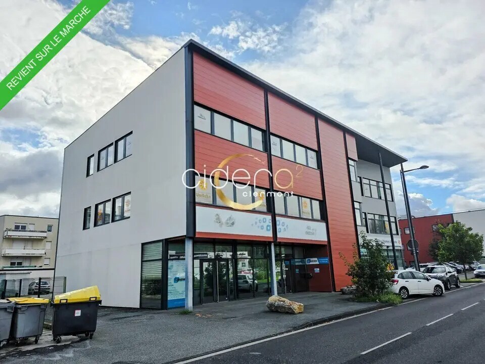 Location Bureaux 408 m² - Photo 1