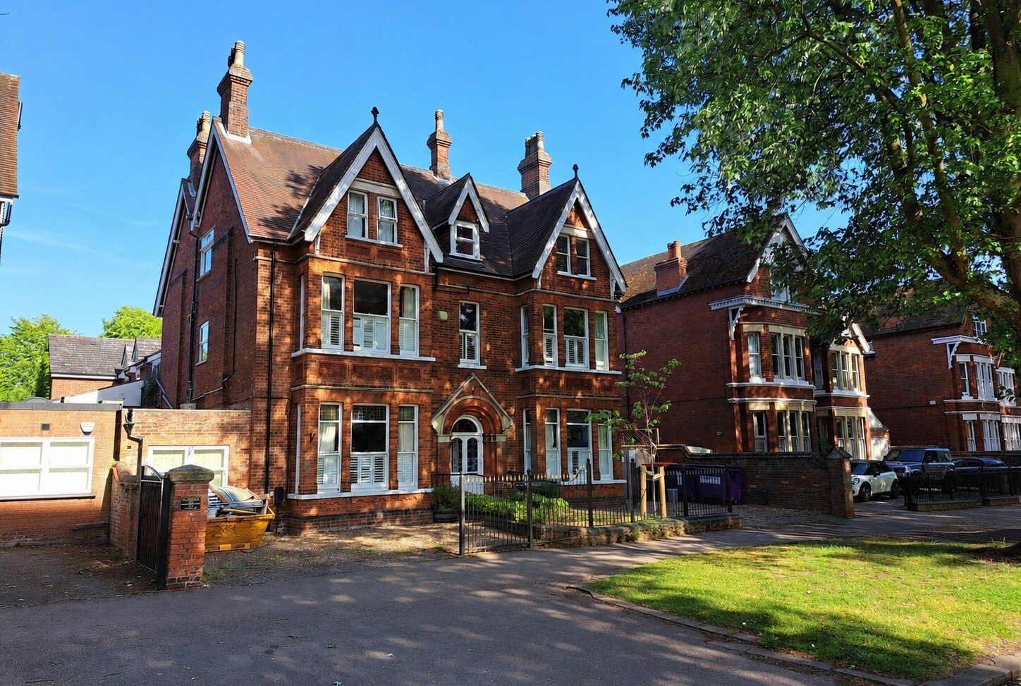 65 De Parys Av, Bedford to rent Building Photo- Image 1 of 5
