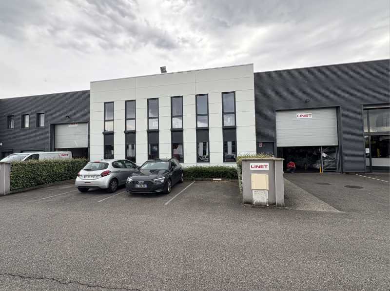 Light Industrial in Vénissieux to rent Building Photo- Image 1 of 8