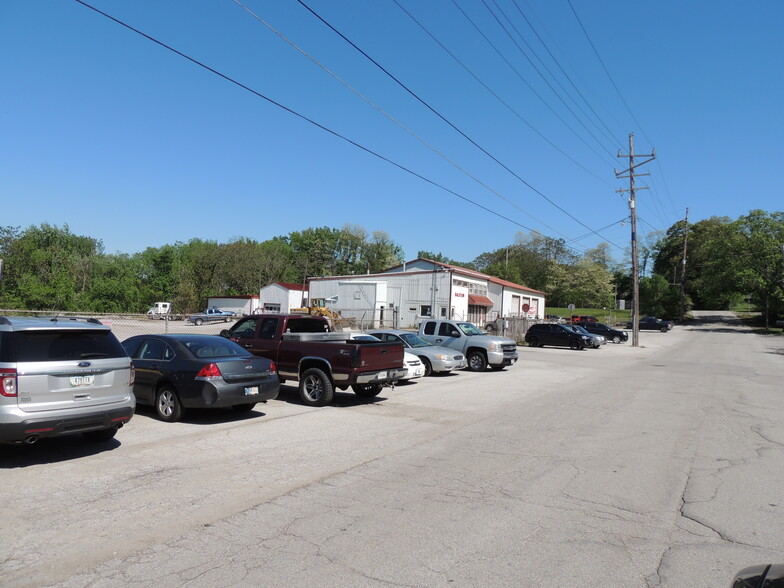 651 Axe Ave, Valparaiso, IN for sale - Building Photo - Image 3 of 17