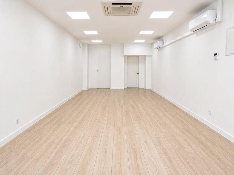 Retail in Paris for sale - Interior Photo - Image 3 of 4