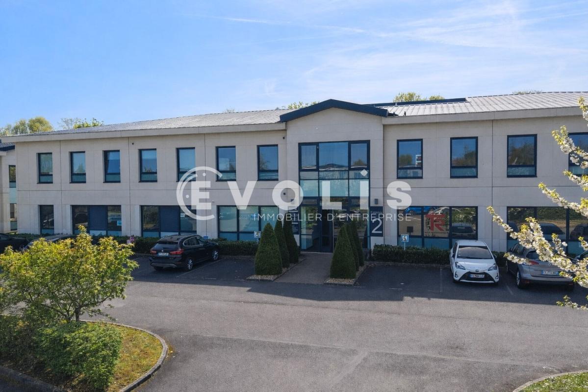Office in Serris to rent Building Photo- Image 1 of 11
