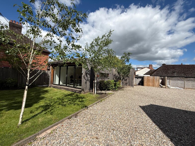 1 King St, Northwich to rent - Primary Photo - Image 1 of 7