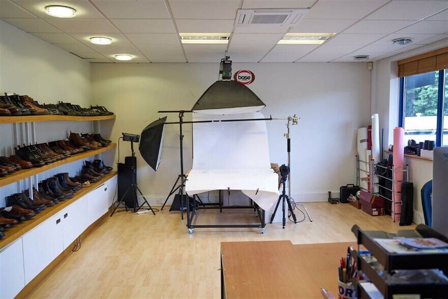 Buckingham Court, Loughton to rent - Building Photo - Image 3 of 7