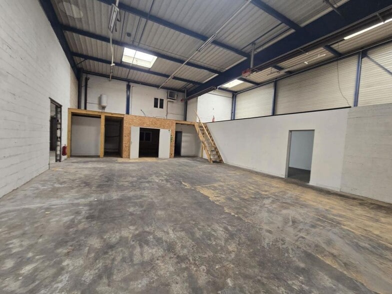 Light Industrial in Chelles to rent - Building Photo - Image 3 of 9