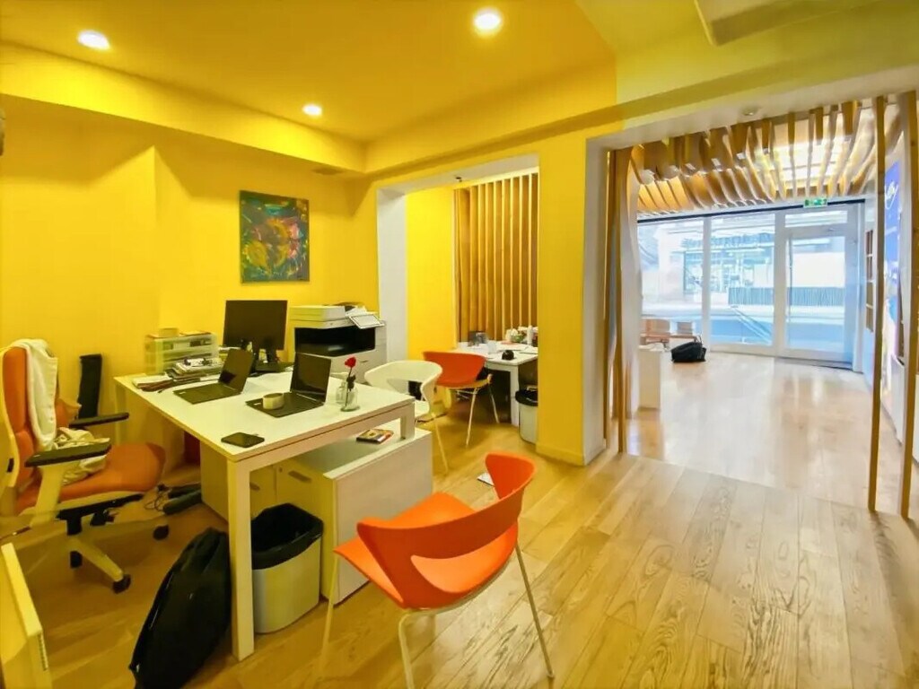 Location Commerce 68 m² - Photo 1