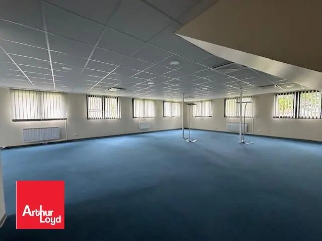 Office in Chartres to rent - Building Photo - Image 3 of 4