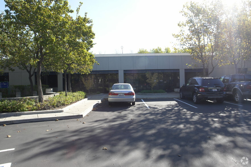 5139-5145 Johnson Dr, Pleasanton, CA for rent - Building Photo - Image 2 of 4