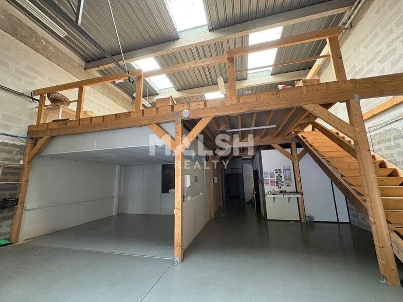 Light Industrial in Lyon to rent - Interior Photo - Image 3 of 18