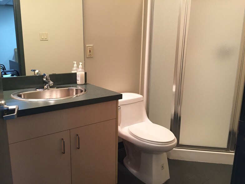 15604-15626 116 Ave NW, Edmonton, AB for sale - Interior Photo - Image 3 of 15