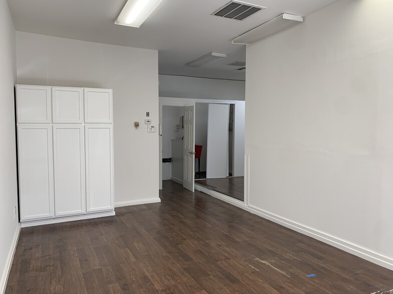 583-593 Woodside Rd, Redwood City, CA for rent - Building Photo - Image 2 of 8