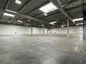 Industrial in Corbas to rent Interior Photo- Image 1 of 11
