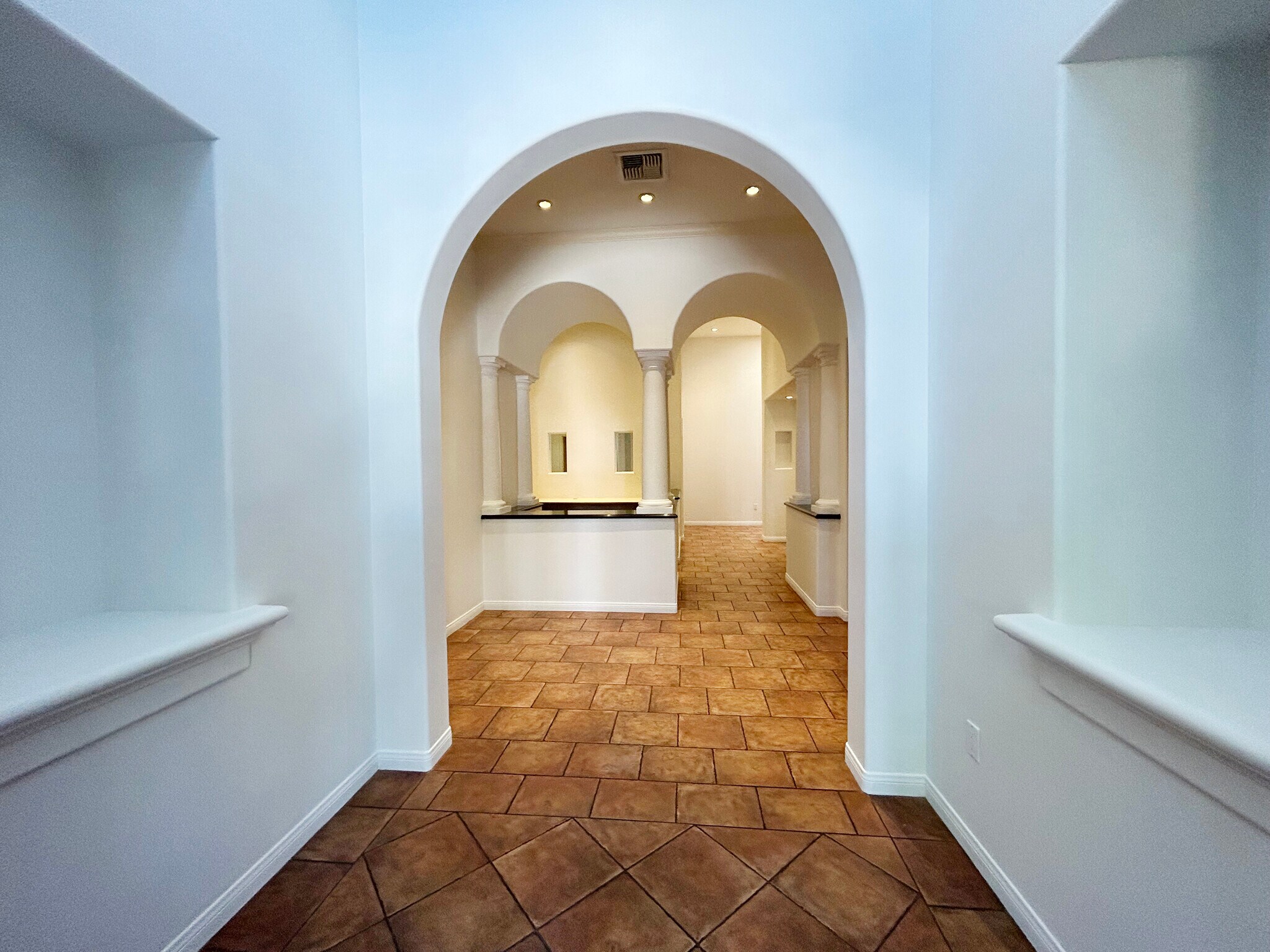 809 De La Vina St, Santa Barbara, CA for sale Interior Photo- Image 1 of 1