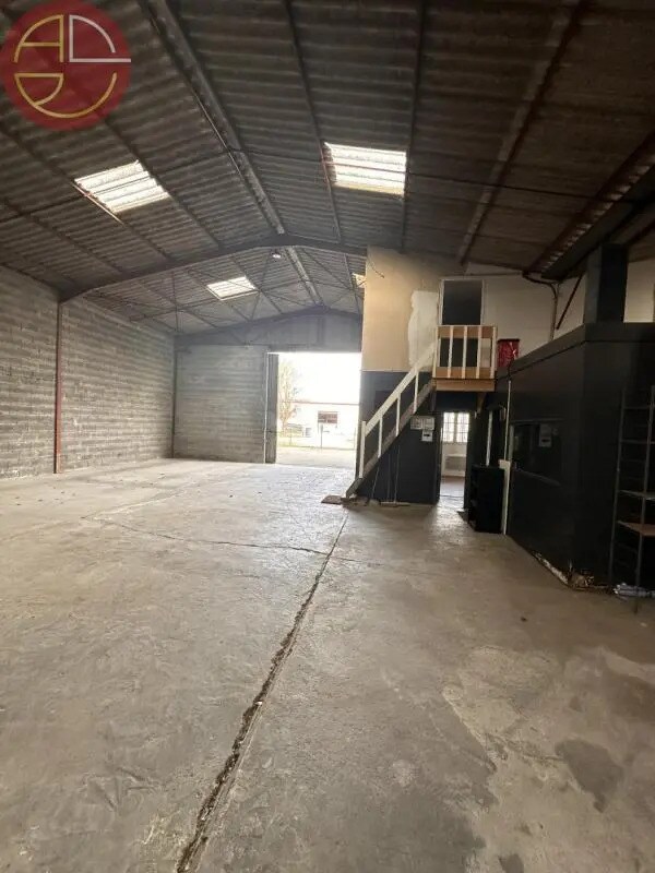 Industrial in Saint-Alban to rent Interior Photo- Image 1 of 7