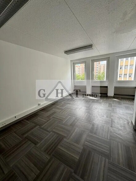 Office in Ivry-sur-Seine to rent - Interior Photo - Image 1 of 4