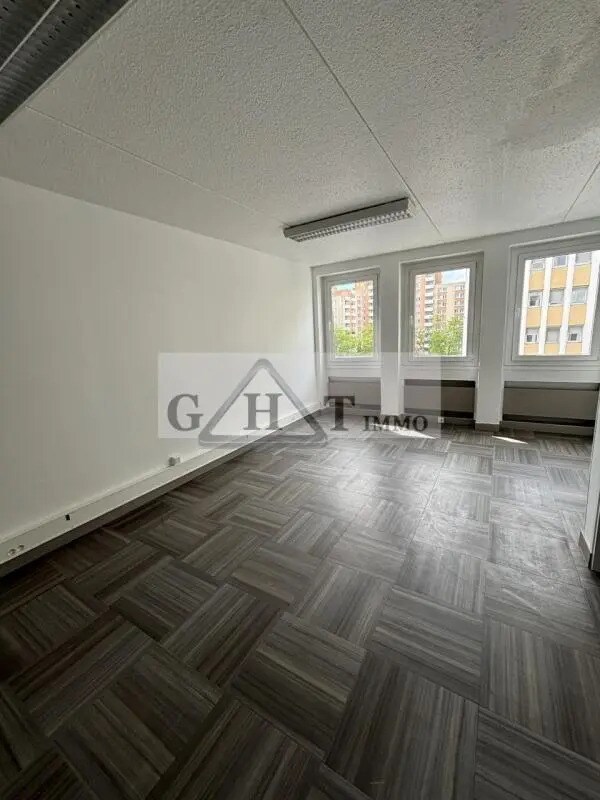 Office in Ivry-sur-Seine to rent Interior Photo- Image 1 of 5