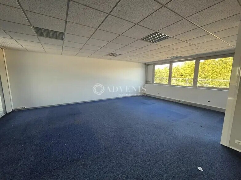 Office in Mitry-Mory to rent - Interior Photo - Image 2 of 7