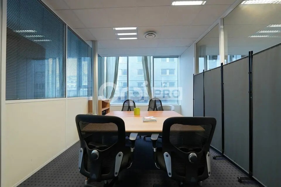 Location Bureaux 225 m² - Photo 1