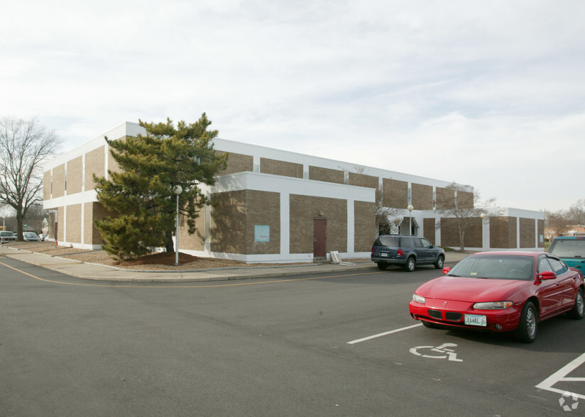 1120 First Colonial Rd, Virginia Beach, VA for rent - Building Photo - Image 3 of 8