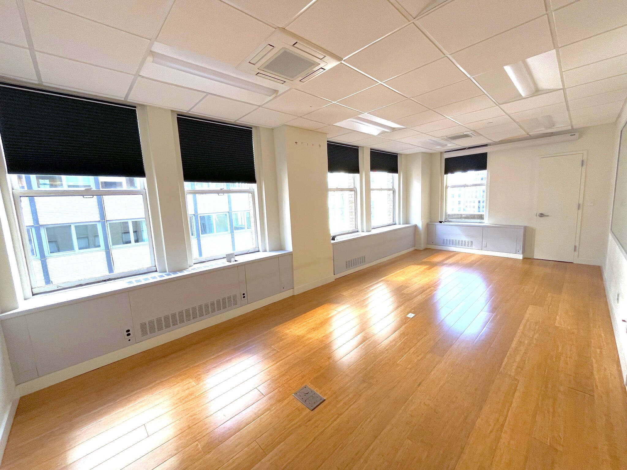 11 Hanover Sq, New York, NY to rent Interior Photo- Image 1 of 6