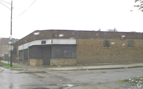 4900 W Division St, Chicago, IL for rent - Building Photo - Image 1 of 2