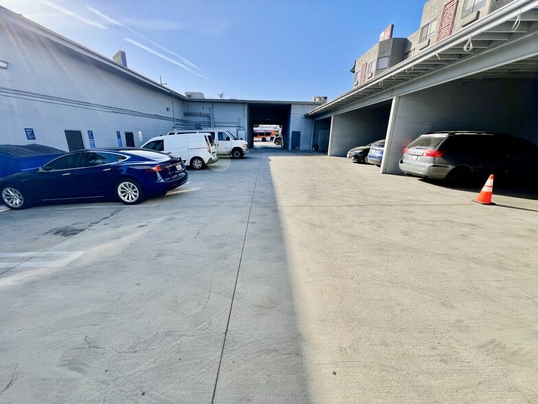 808 Hill St, Los Angeles, CA to rent - Building Photo - Image 2 of 6