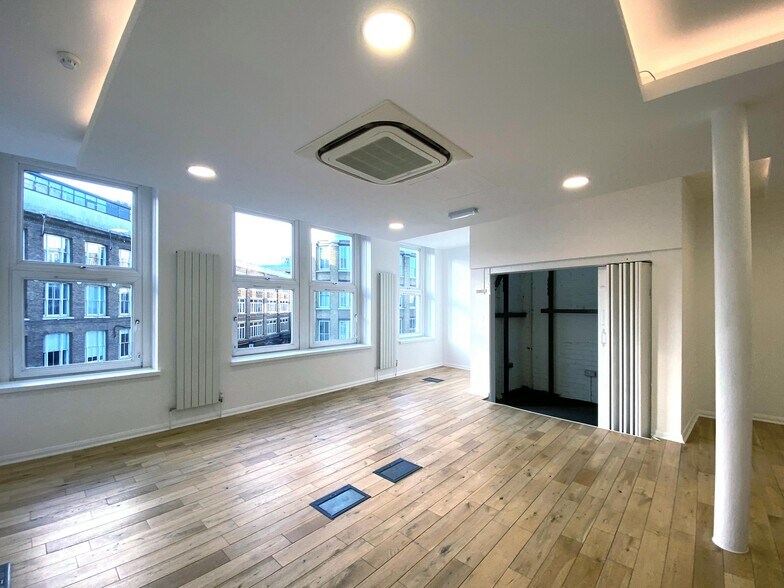 46 Great Eastern St, London to rent - Interior Photo - Image 2 of 13