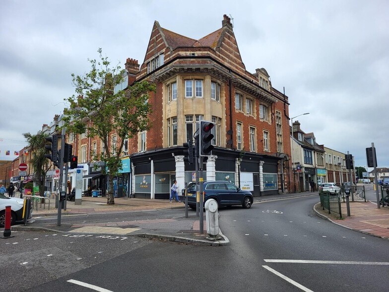 654 Christchurch Rd, Bournemouth to rent - Building Photo - Image 2 of 9