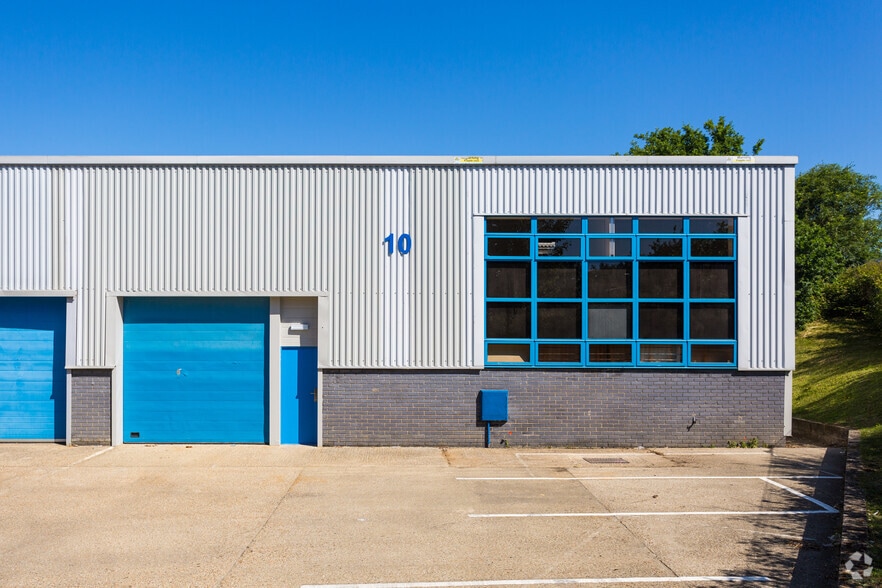 Cramptons Rd, Sevenoaks to rent - Building Photo - Image 3 of 8