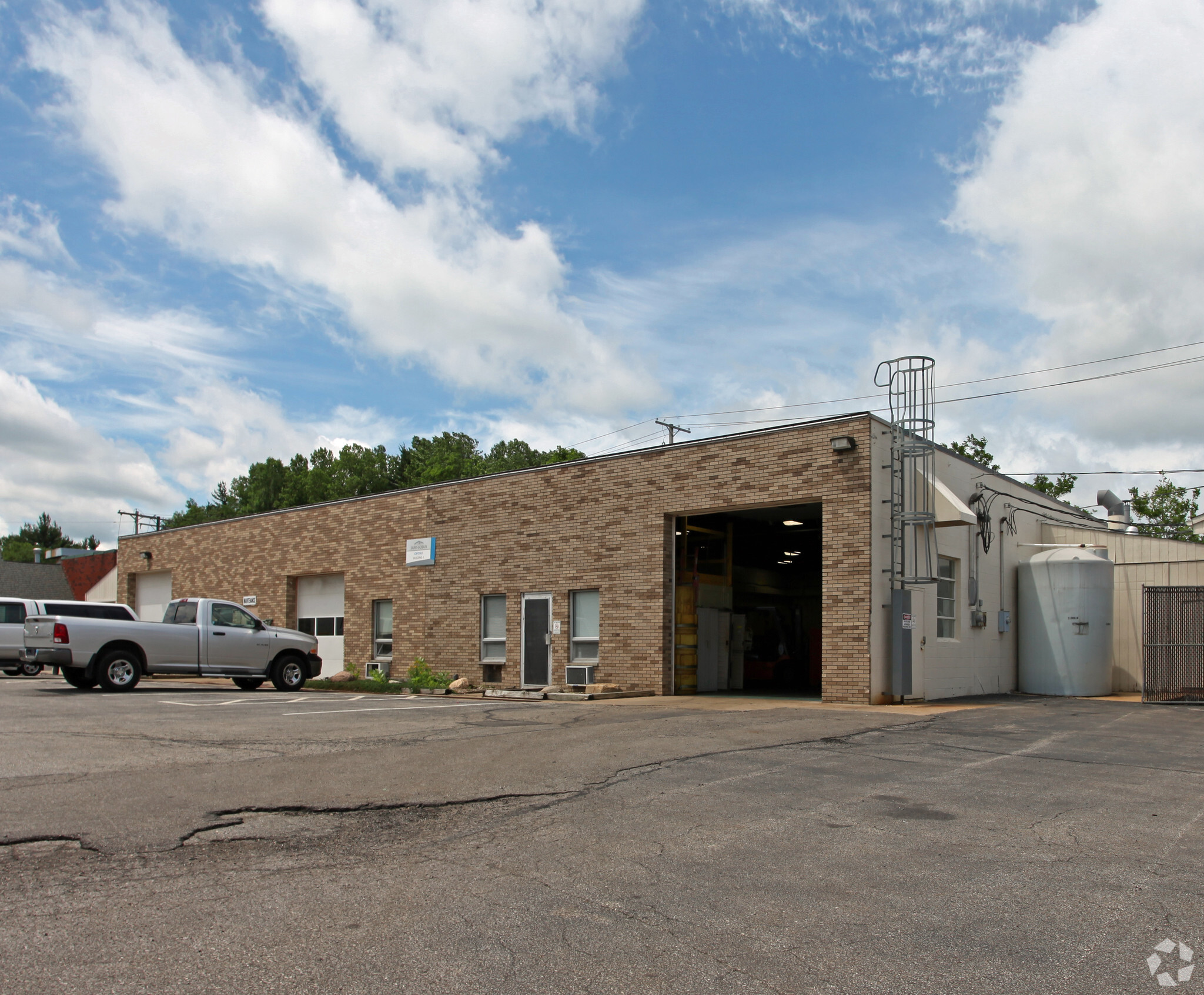 12345 Kinsman Rd, Burton, OH for rent Primary Photo- Image 1 of 3