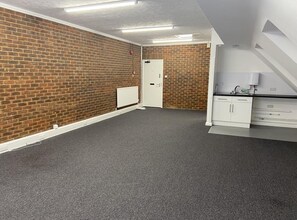 12-27 Shamrock Way, Southampton to rent Interior Photo- Image 2 of 2