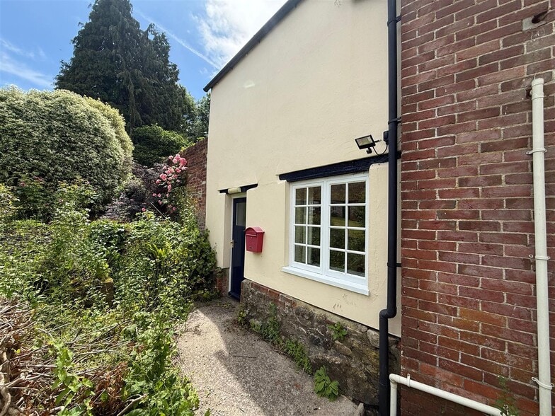 13 Fore St, Evershot to rent - Building Photo - Image 1 of 2