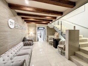 Retail in Barcelona, Barcelona to rent Interior Photo- Image 2 of 15