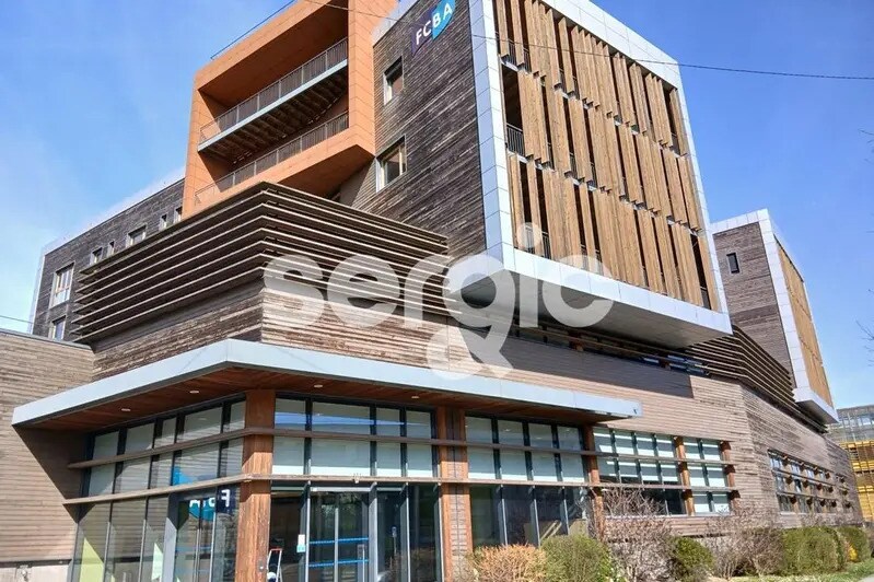 Office in Champs-sur-Marne to rent Building Photo- Image 1 of 14