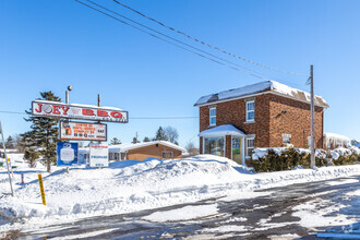 12320 Boul Gouin O, Pierrefonds, QC for sale Primary Photo- Image 1 of 1